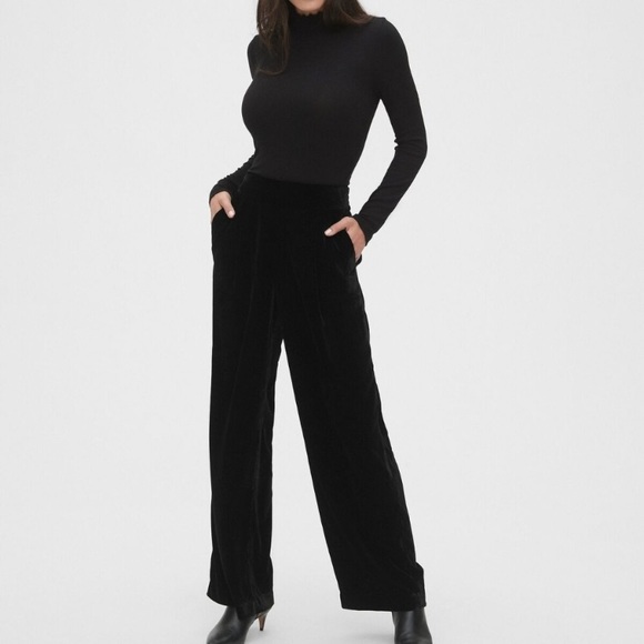 GAP Pants - Gap High Rise Velvet Pants NWT Black Size Medium